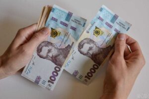 Середня зарплата в Україні за рік зросла: Пенсійний фонд назвав цифри