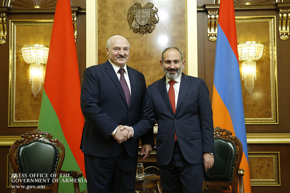 Пашинян та Лукашенко. Фото: пресслужба прем'єра Вірменії