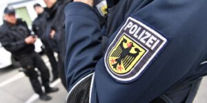У Німеччині поліцейський украв близько 200 кг сиру – його звільнили