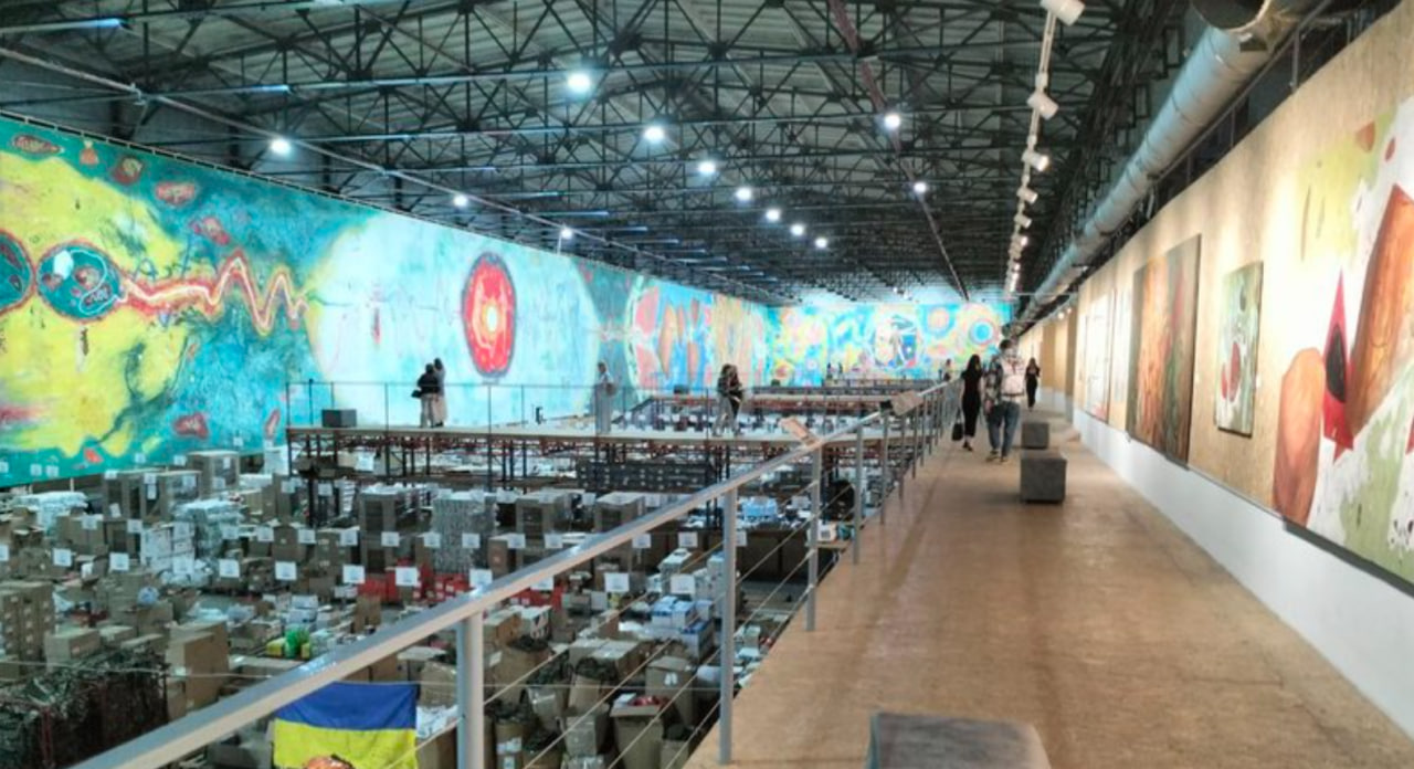 Найбільшу картину в Україні розмістили в Луцьку. Фото: Суспільне Луцьк