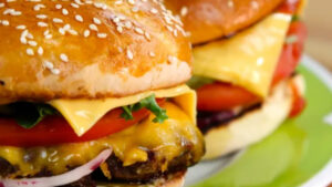Отруєння продукцією «МакДональдз»: виявили можливе джерело інфекції