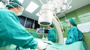 Найменший в світі робот допоможе хірургам проводити операції 